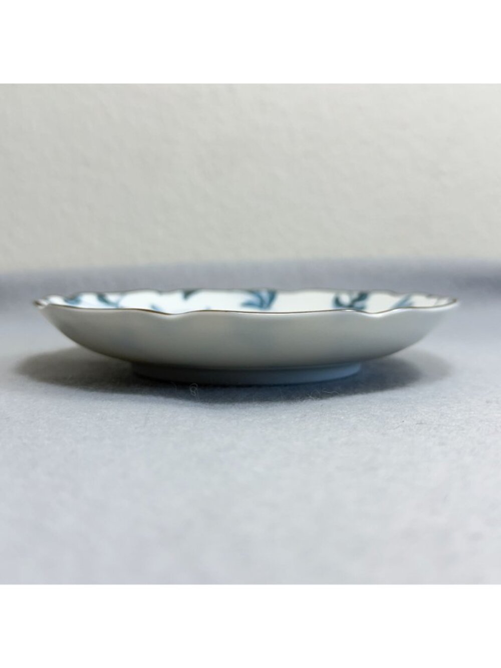 Japanese Hana Karakusa Blue White Scalloped Porcelain 5" Salad Plate - Picture 8 of 9